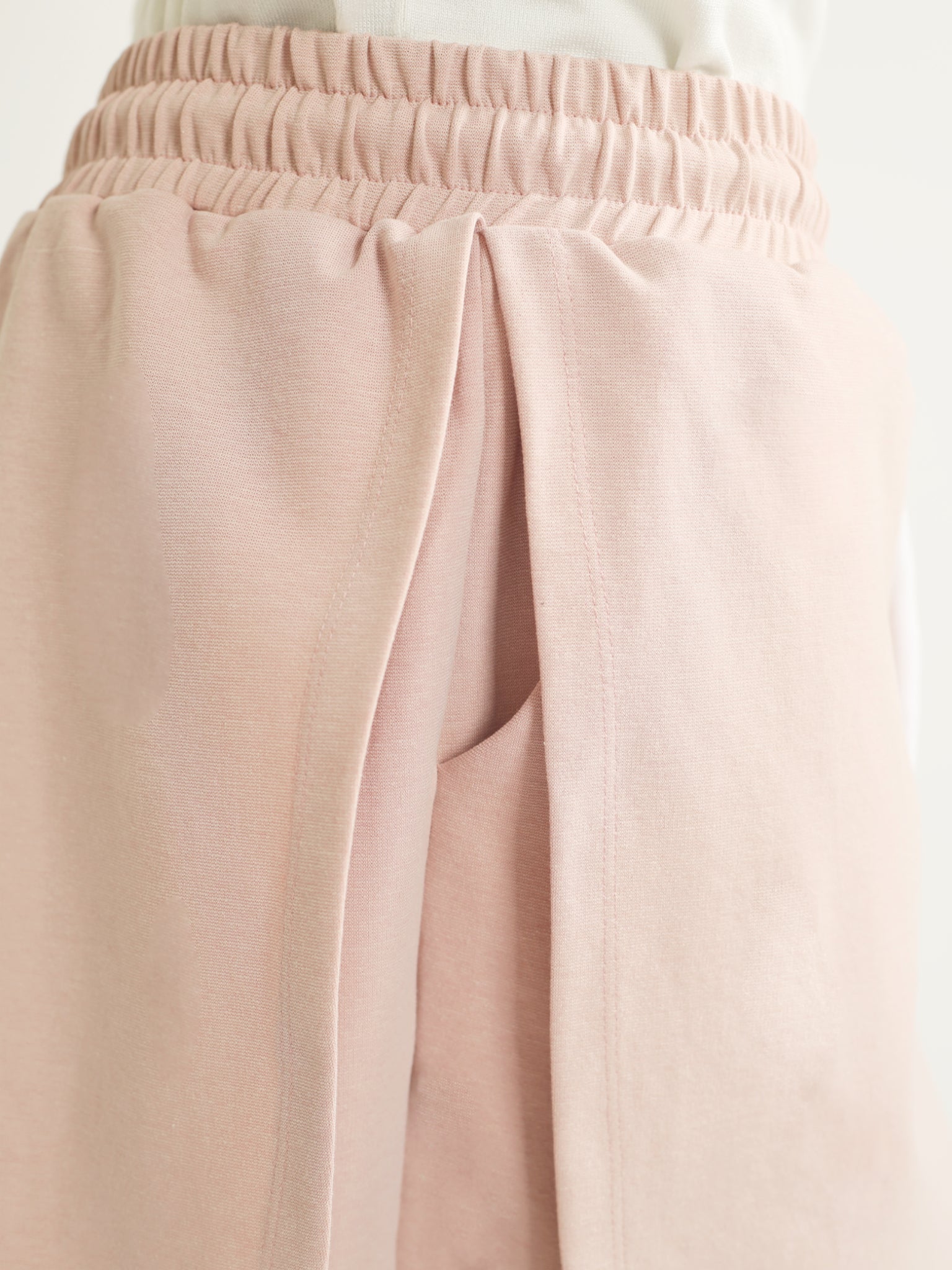 Short Panel Trousers
